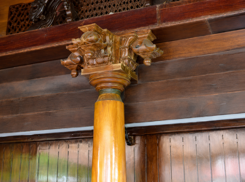 wooden-pillars
